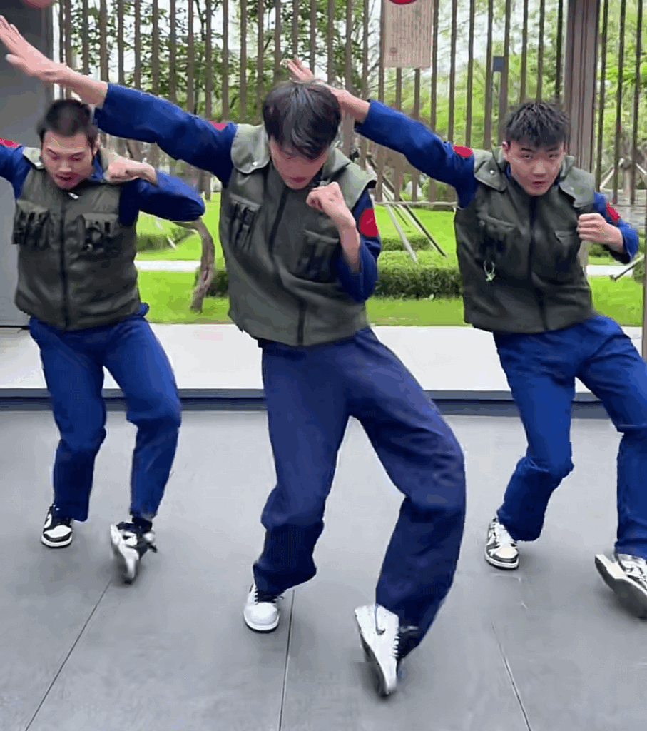 ナルトダンスを踊る粉子